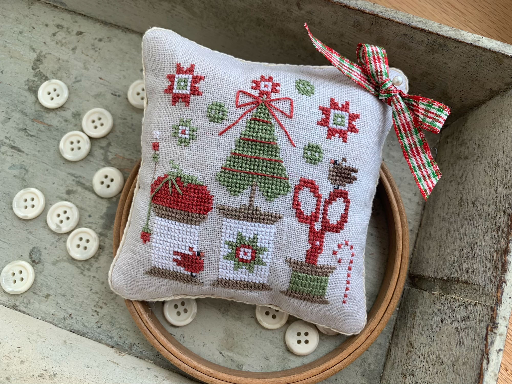 Christmas Spools Pinkeep Christmas Spools Pinkeep