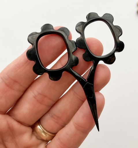 Small Flower Scissors - Black